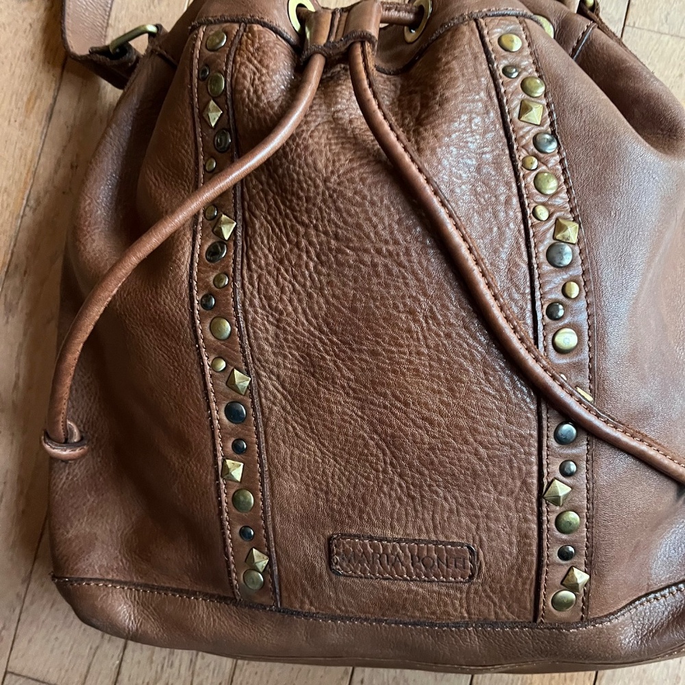 MARTA PONTI BROWN LEATHER & STUDS ADJUSTABLE BUCKET CROSSBODY - Picture 2 of 8